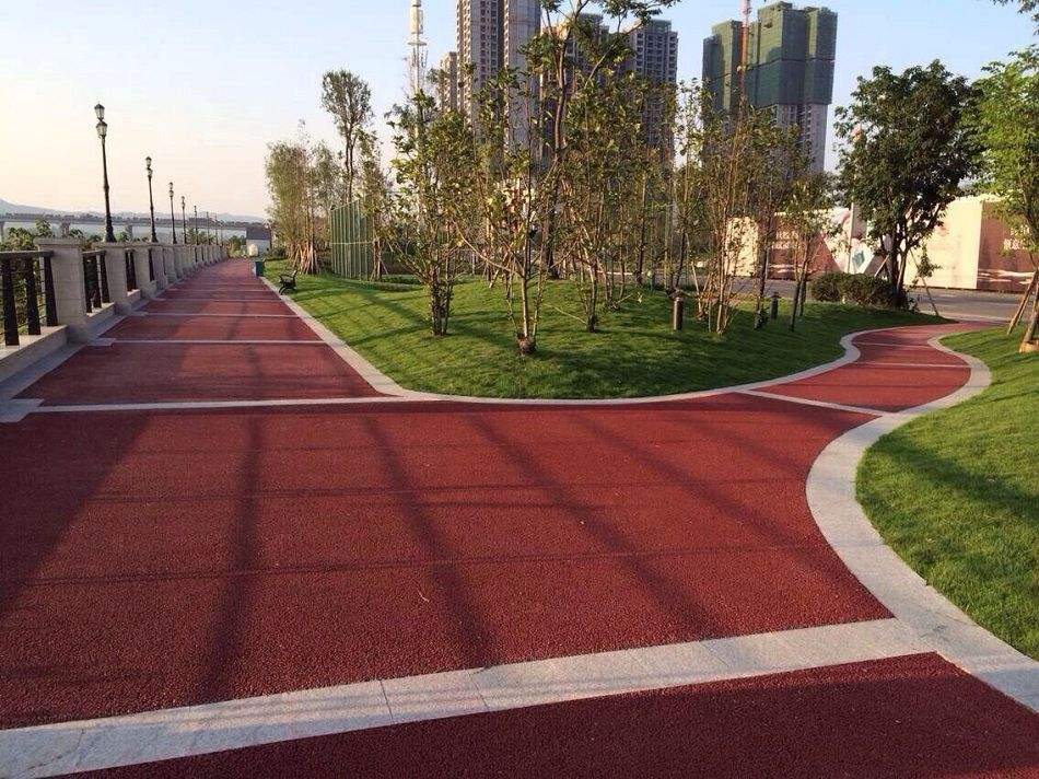 ��ɫ͸ˮ������